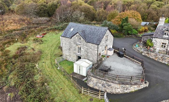 Y Warws & Warws Bach cottages
